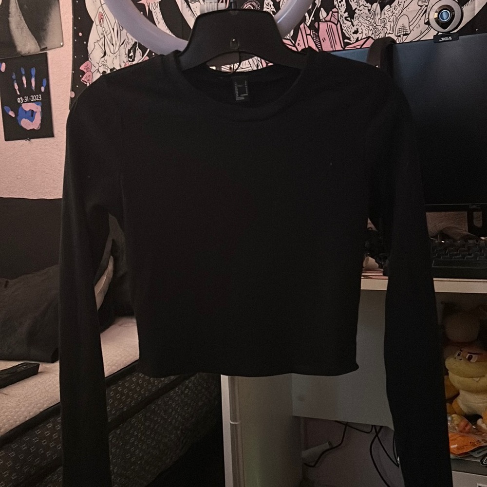 Black forever 21 long sleeve size: S